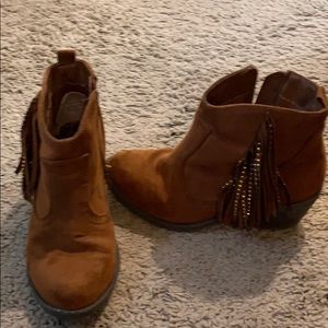 Girls boots